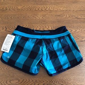 Lululemon  Navy/turquoise Groovy Run Short